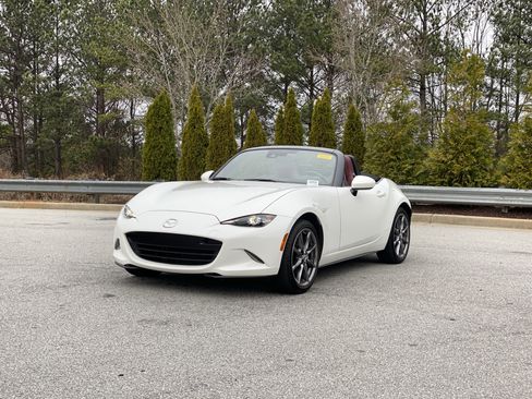 Used 2020 MAZDA MX-5 Miata Grand Touring image 12