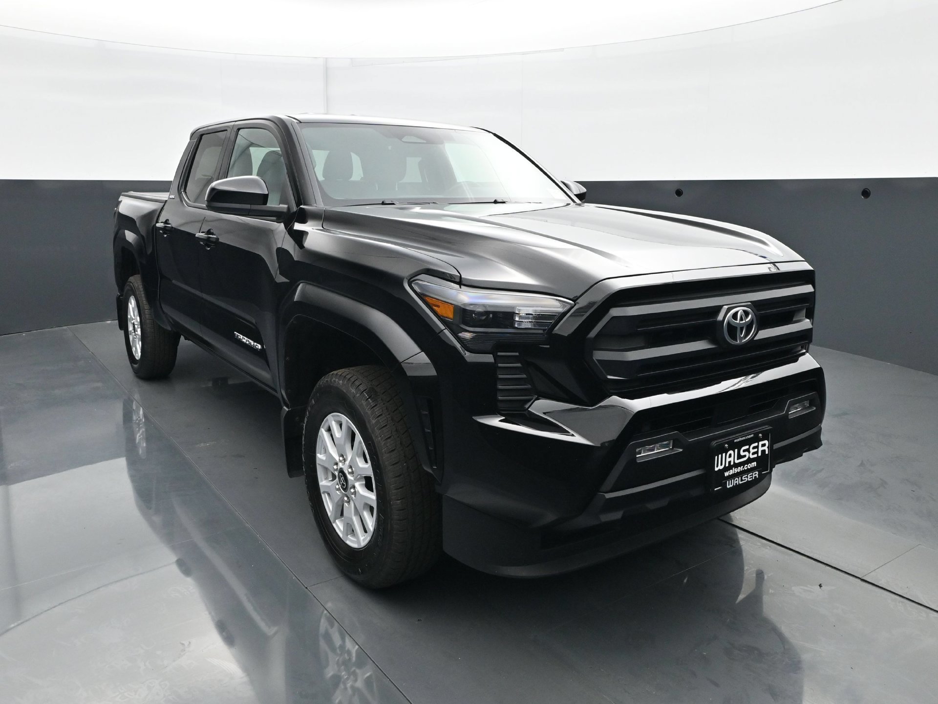 Used 2025 Toyota Tacoma SR5 AWD/4WD image 11