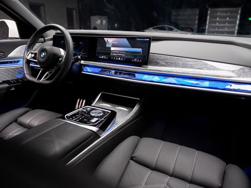 Used 2024 BMW 760i xDrive image 59
