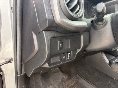 Used 2022 Toyota Tacoma TRD Sport w/ TRD Premium Sport Package RWD image 7