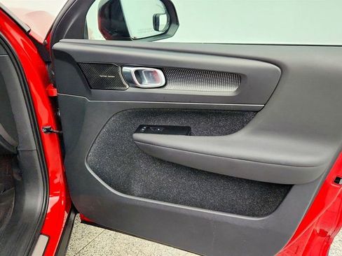 Used 2021 Volvo XC40 P8 Recharge image 26