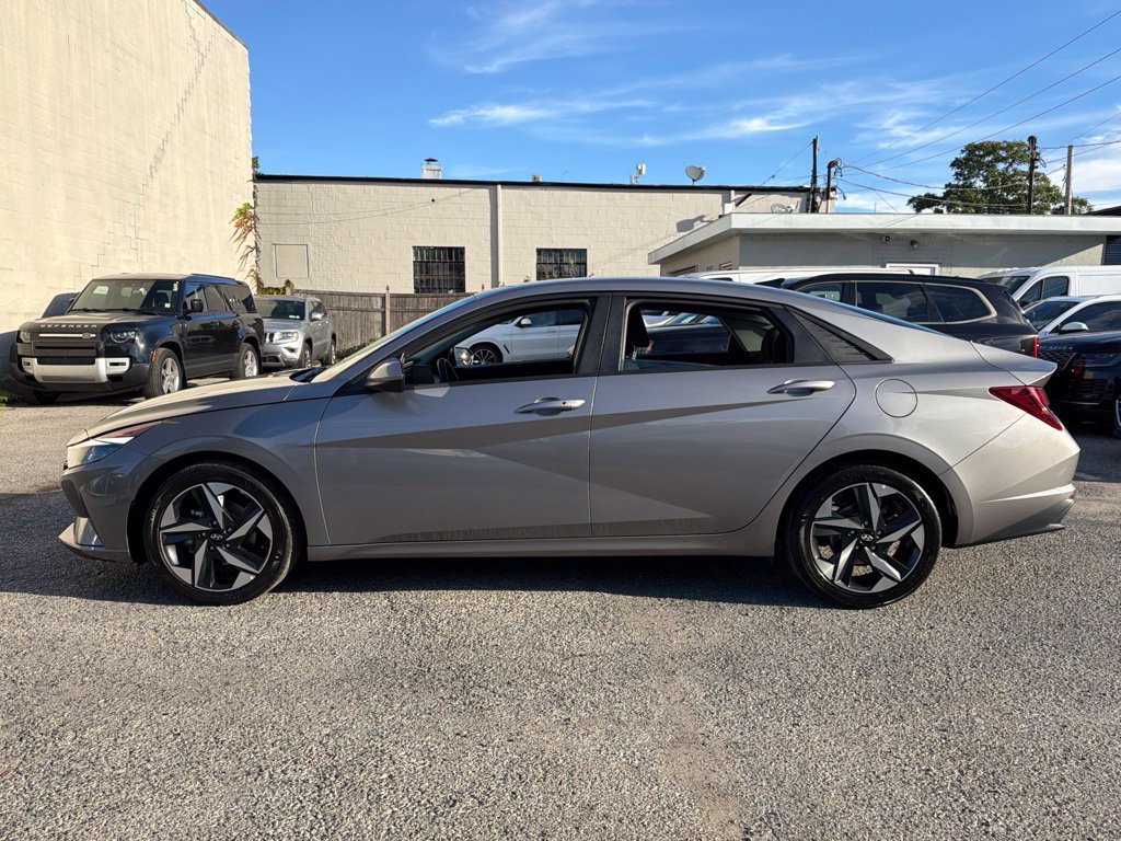 Used 2023 Hyundai Elantra SEL w/ Convenience Package FWD image 5