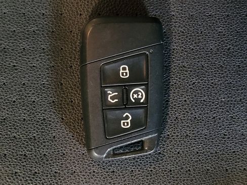 Used 2019 Volkswagen Jetta SEL w/ Cold Weather Package FWD image 32
