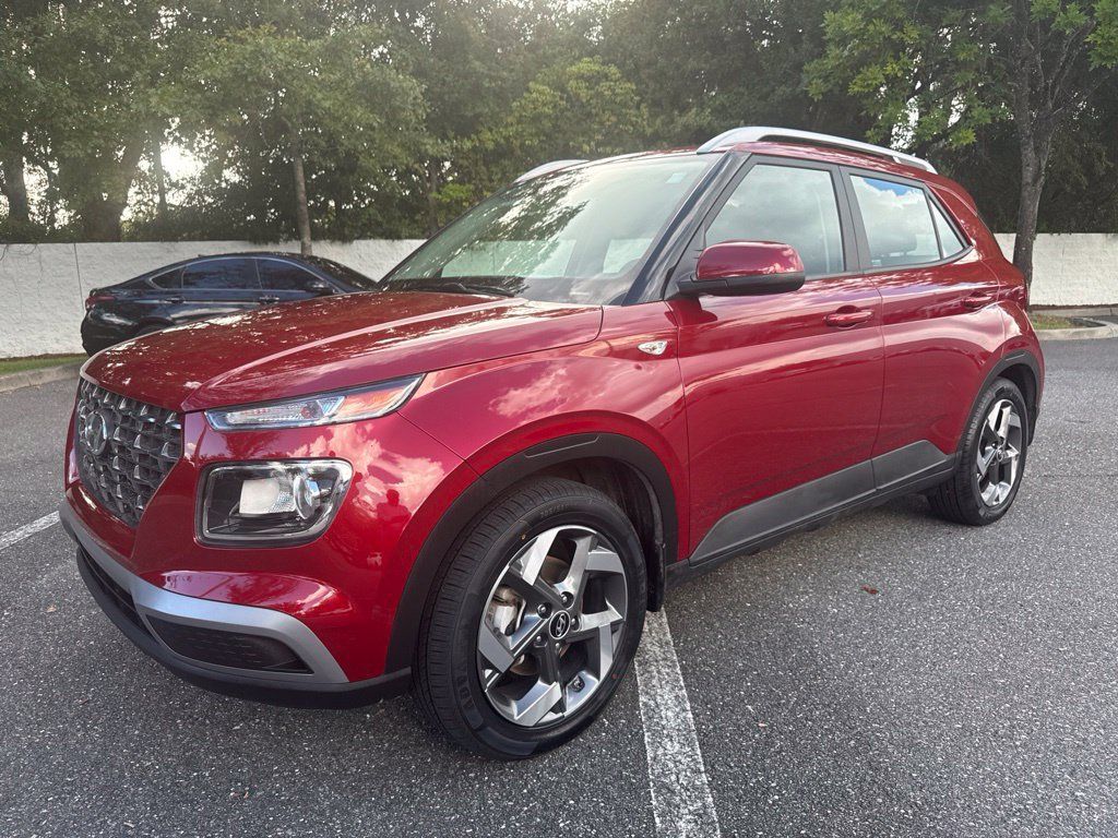 Used 2025 Hyundai Venue SEL FWD image 3
