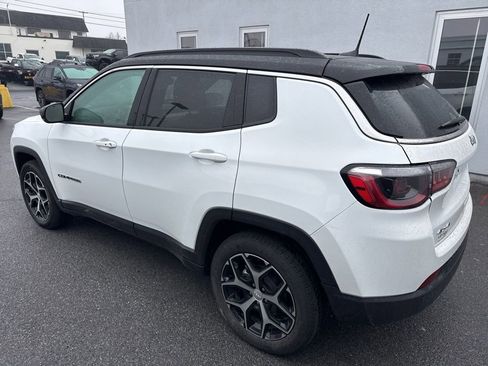 Used 2024 Jeep Compass Limited image 8