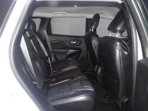 Used 2019 Jeep Cherokee Limited image 29