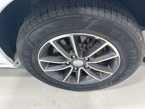 Used 2017 Dodge Grand Caravan SXT image 10