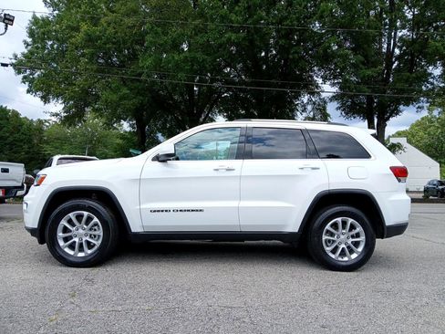 Used 2021 Jeep Grand Cherokee Laredo image 1