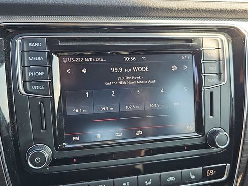 Used 2017 Volkswagen Passat 1.8T SEL Premium image 16