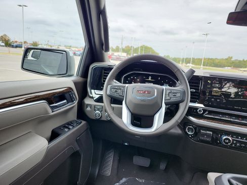 New 2026 GMC Sierra 1500 SLE image 10