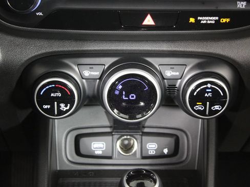 Used 2026 Hyundai Venue SEL FWD image 22