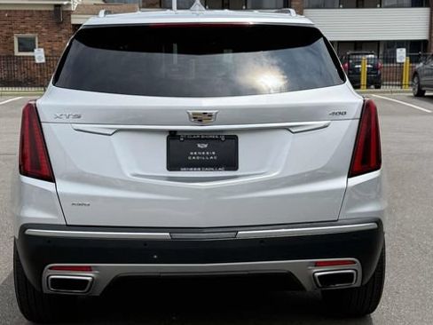 Used 2020 Cadillac XT5 Premium Luxury w/ LPO, Floor Liner Package AWD/4WD image 7