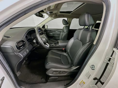 Certified 2025 Honda Pilot Touring image 20