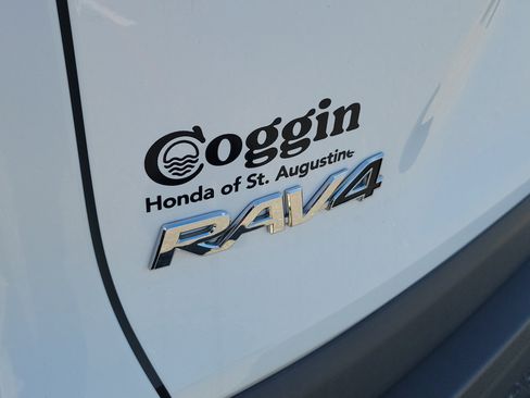 Used 2022 Toyota RAV4 XLE image 11