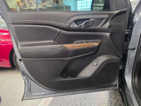 Used 2021 GMC Acadia SLE w/ Driver Convenience Package FWD image 32