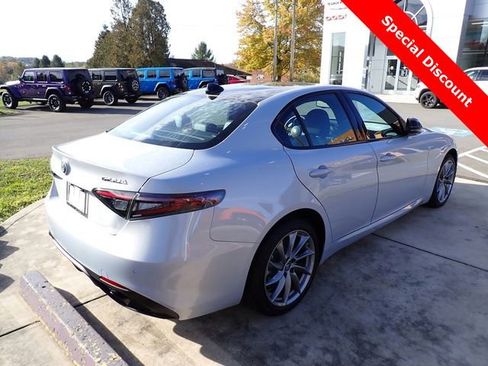 New 2025 Alfa Romeo Giulia Sprint w/ Driving Assist Package image 7