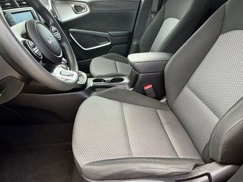 Used 2024 Kia Soul LX w/ Option Group 015 FWD image 12