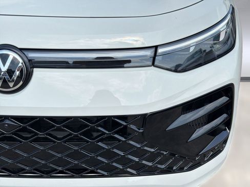 New 2026 Volkswagen Tiguan SEL R-Line AWD/4WD image 11