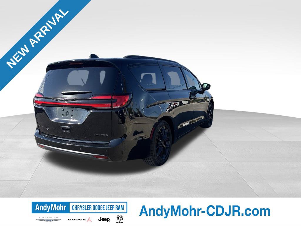 Used 2024 Chrysler Pacifica Limited w/ S Appearance Package FWD image 7