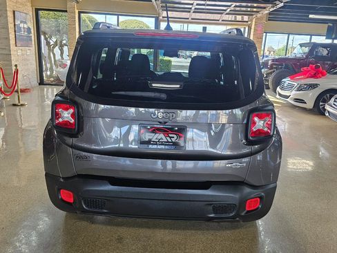 Used 2016 Jeep Renegade Latitude w/ Popular Equipment Group image 6