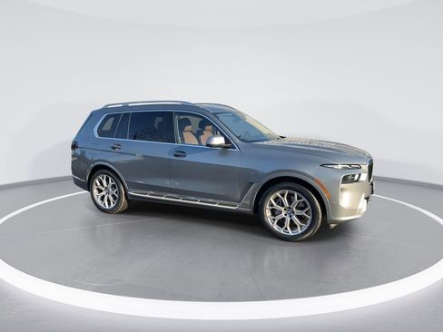 Certified 2024 BMW X7 xDrive40i image 9