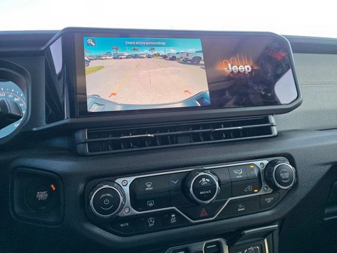 Used 2024 Jeep Gladiator Sport image 29