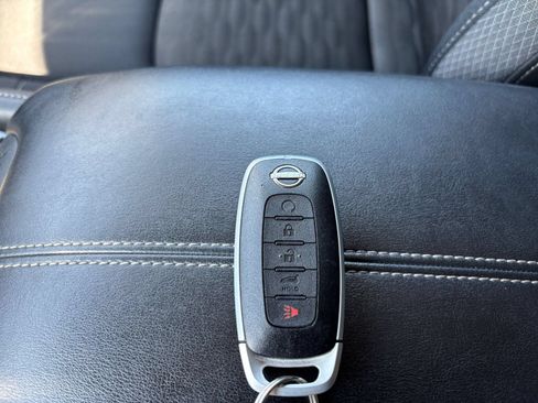 Used 2025 Nissan Pathfinder SV FWD image 17