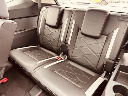 Certified 2025 Volkswagen Atlas Peak Edition SE image 27