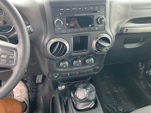 Used 2018 Jeep Wrangler Unlimited Sport AWD/4WD image 14