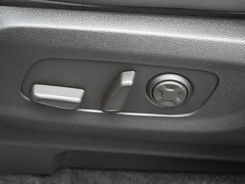 Used 2026 Kia Carnival FWD image 10