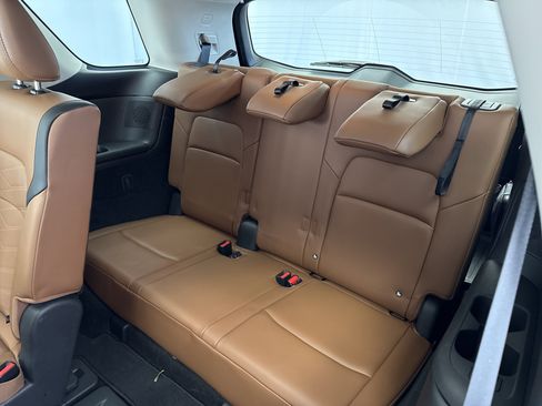 Used 2024 Nissan Pathfinder Platinum w/ Cargo Package image 18