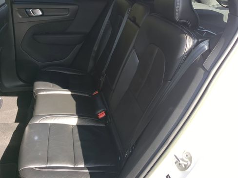 Used 2023 Volvo XC40 B5 Plus image 46