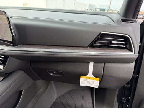 New 2026 Chevrolet Suburban LT image 33