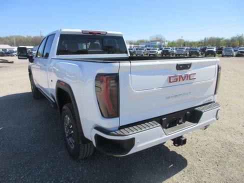 New 2026 GMC Sierra 2500 AT4 w/ AT4 Premium Plus Package AWD/4WD image 7