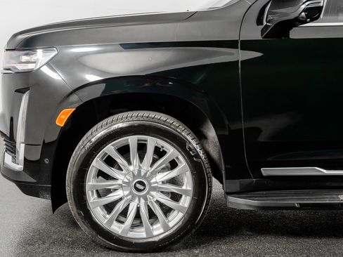 Used 2024 Cadillac Escalade ESV Premium Luxury image 19