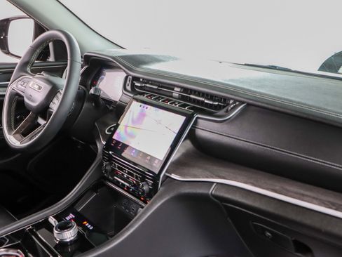 Used 2023 Jeep Grand Cherokee L Limited w/ Rear Seat Video Group I image 27