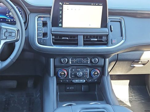 Used 2024 Chevrolet Tahoe Z71 w/ Luxury Package image 20