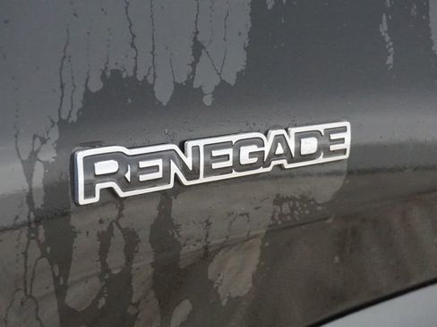 Used 2017 Jeep Renegade Latitude w/ Cold Weather Group image 16