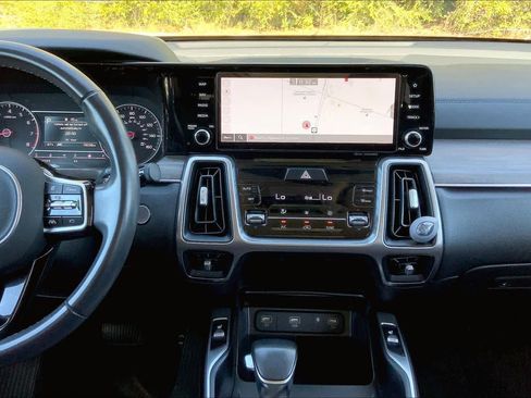 Used 2023 Kia Sorento S w/ Panoramic Sunroof Package image 6