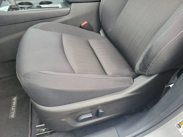 Used 2025 Nissan Altima 2.5 SV FWD image 10