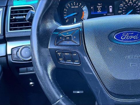 Used 2016 Ford Explorer XLT FWD image 18