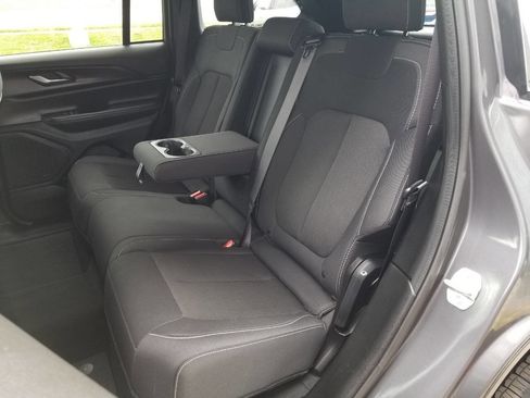 Certified 2024 Jeep Grand Cherokee Laredo w/ Luxury Tech Group I image 17