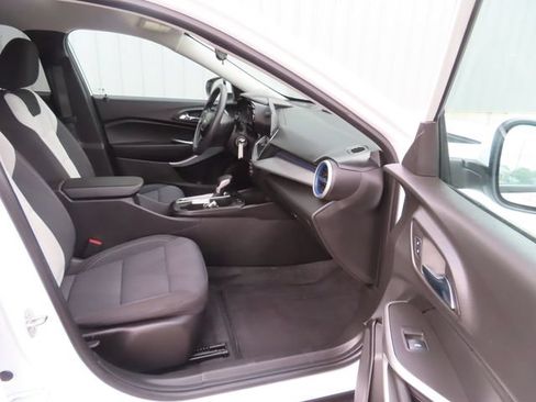 Used 2024 Chevrolet Trax LS w/ LS Convenience Package FWD image 22