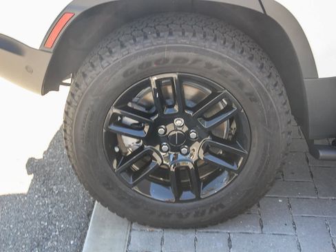 New 2026 Land Rover Defender 110 S image 8