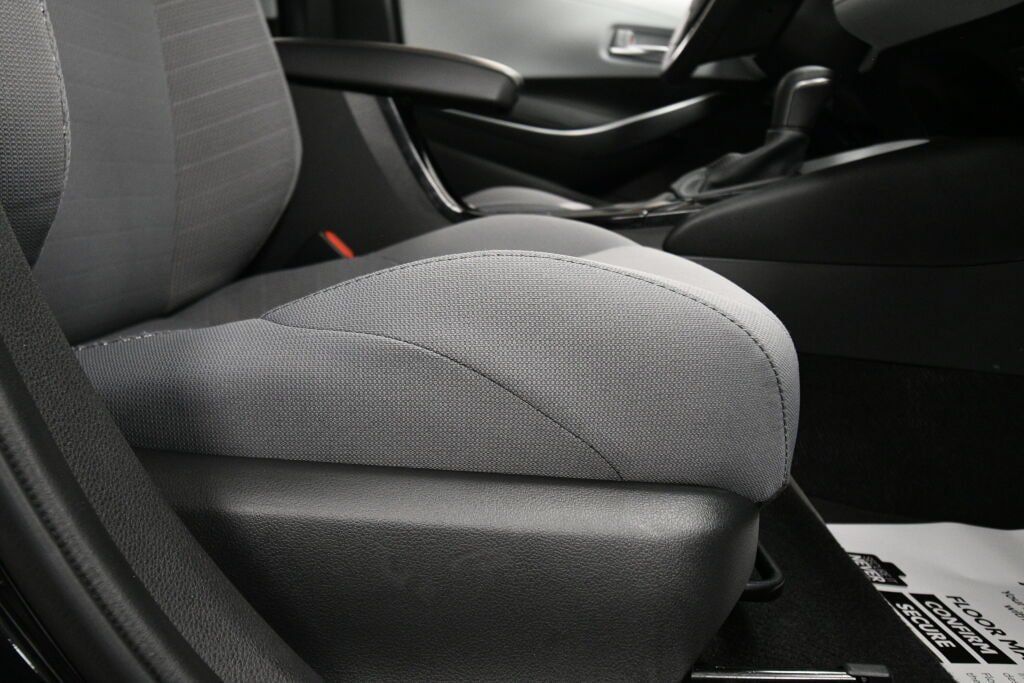 Used 2023 Toyota Corolla SE w/ Carpet Mat Package (TMS) FWD image 25
