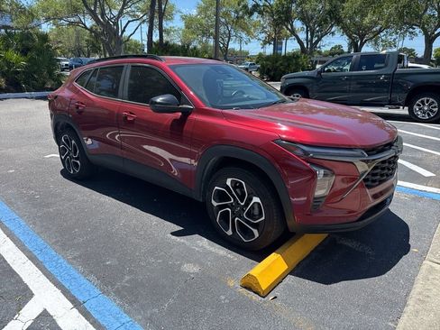 Used 2024 Chevrolet Trax RS w/ Driver Confidence Package FWD image 3