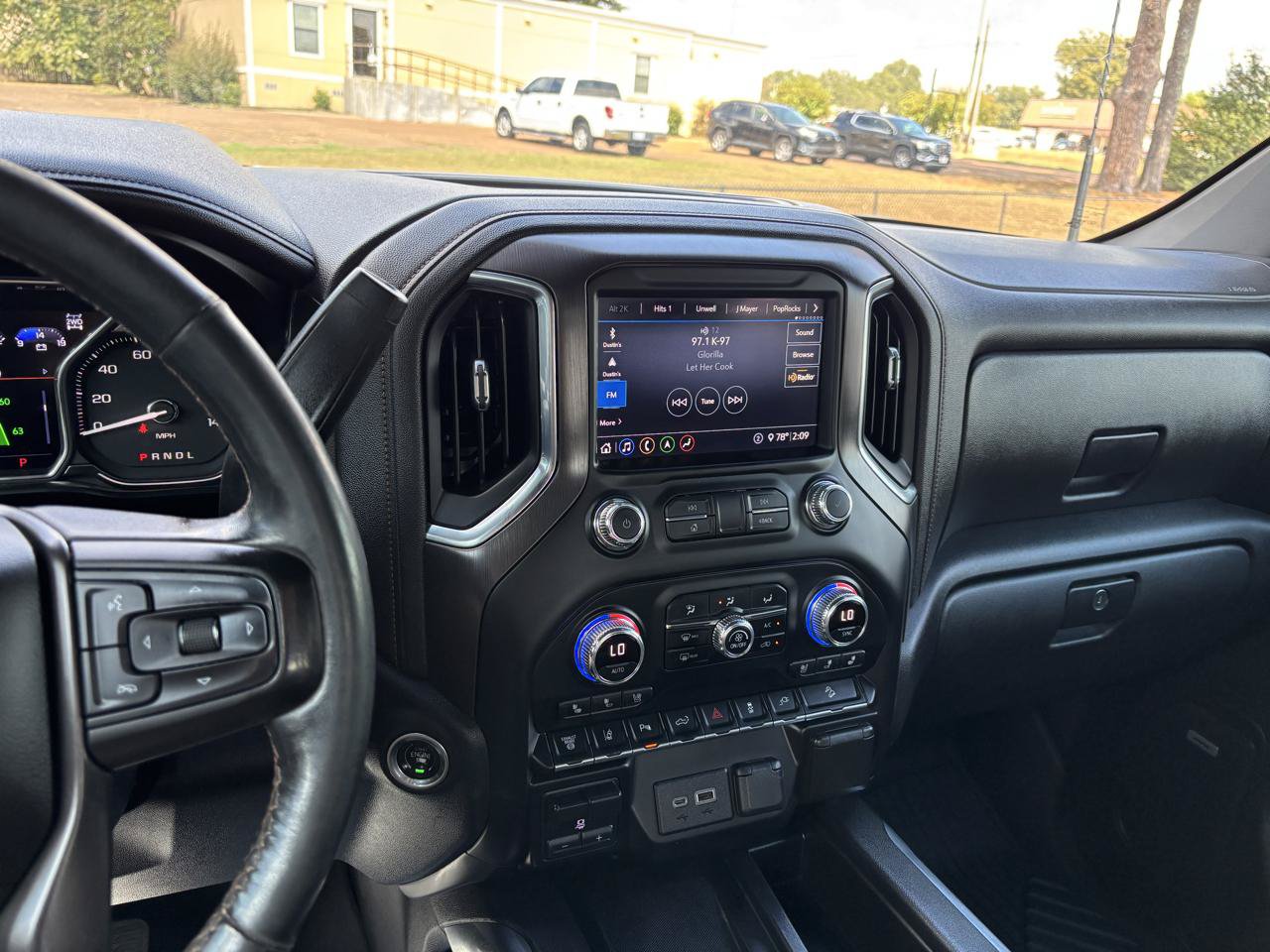 Used 2020 GMC Sierra 2500 AT4 w/ AT4 Premium Package AWD/4WD image 11