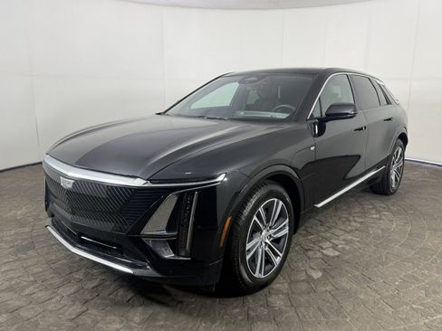 Used 2024 Cadillac Lyriq Luxury w/ LPO, Floor Liner Package AWD/4WD image 3