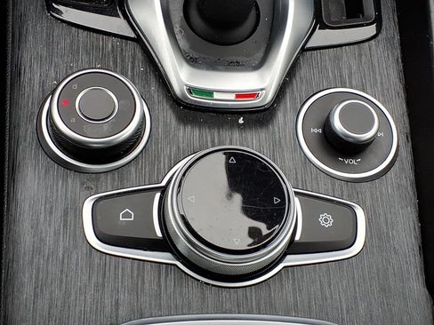 Used 2023 Alfa Romeo Giulia Sprint RWD image 26