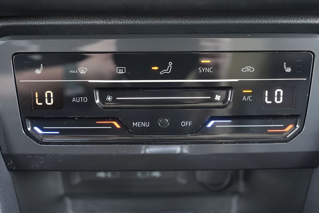 Used 2023 Volkswagen Tiguan SE w/ Panoramic Sunroof Package FWD image 36